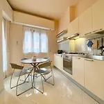 Casaviva - Elegant Bilo With Parking In Apartment