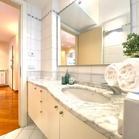 Casaviva - Elegant Bilo With Parking In Lejlighed *